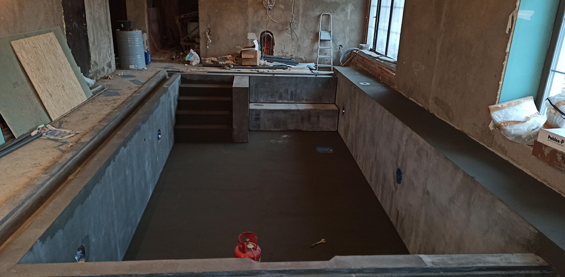 Бетонный бассейн Фото до